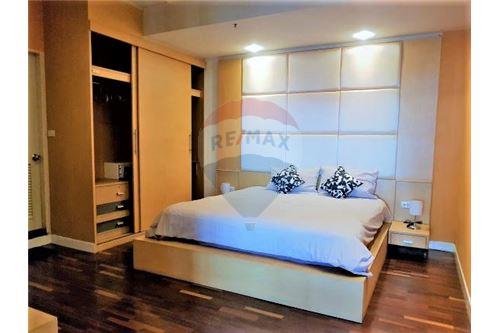 Condo for Sale and Rent Baan Sathorn Chaopraya
