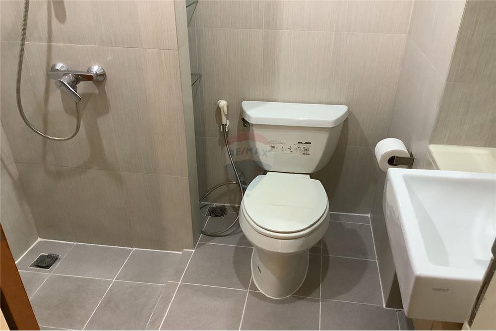 ซีนิธ เพลส สุขุมวิท 42 คอนโด บนถนนสุขุมวิท สำหรับขายและเช่า