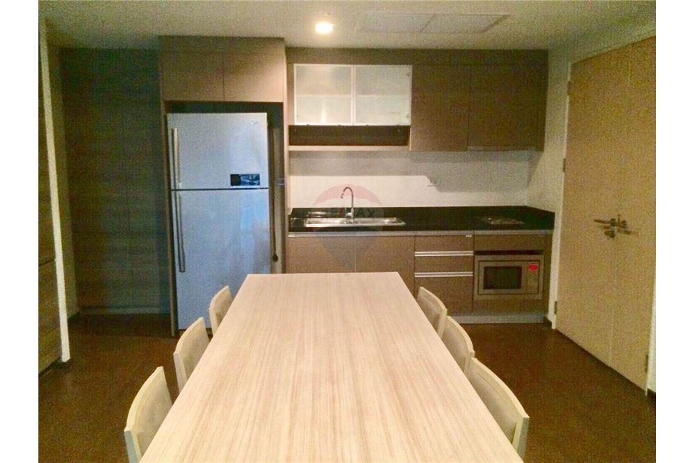 คอนโดบนถนนสุขุมวิท ซีนิธ เพลส สุขุมวิท 42 สำหรับขายและเช่า