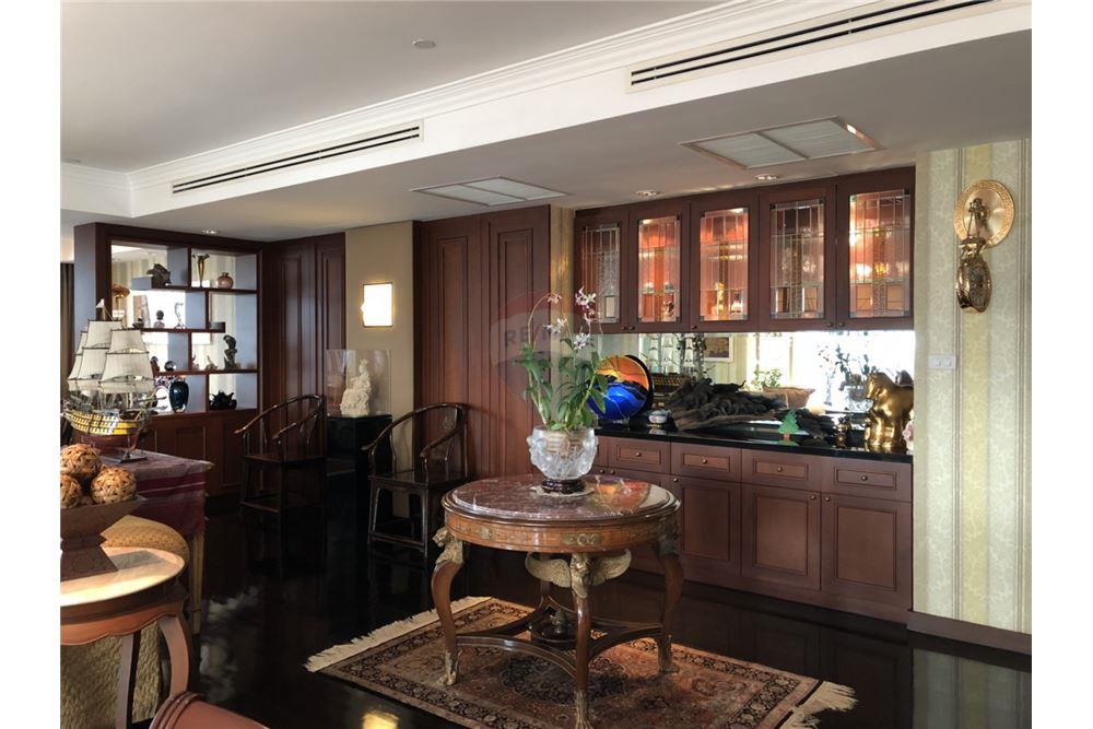 Wilshire Condo on Sukhumvit Road for Sale and Rent