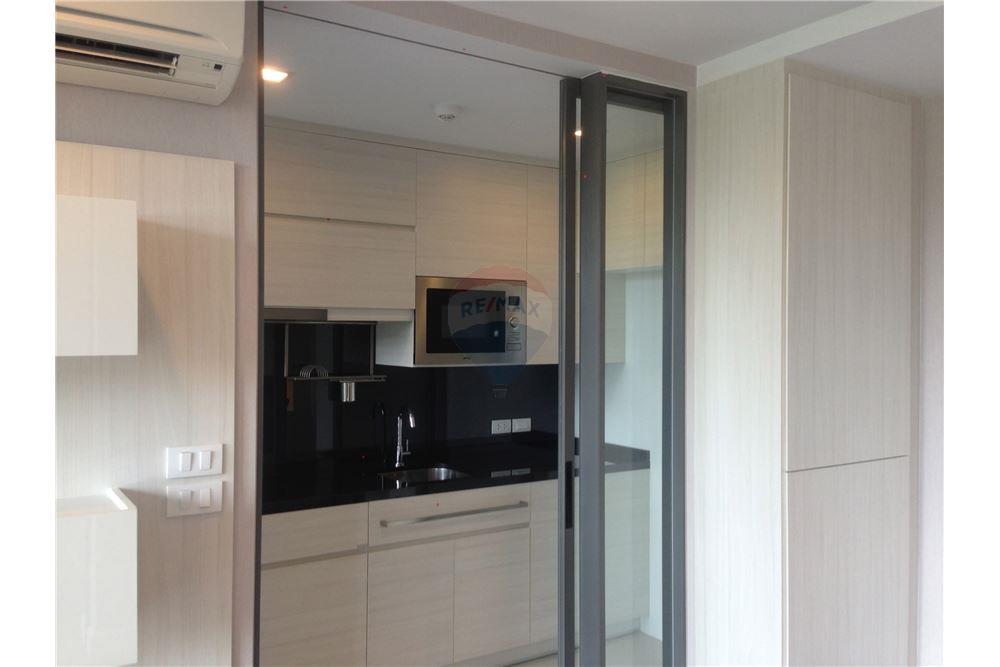 The Room สุขุมวิท 40 สำหรับขายและให้เช่าคอนโดโดย Land and Houses