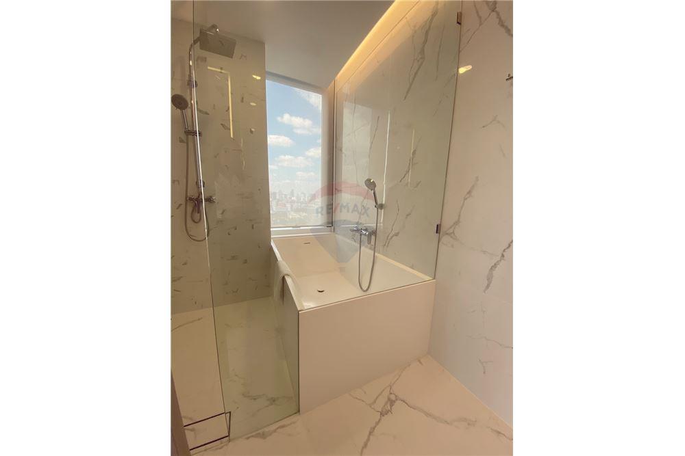Siamese Queens for Sale and Rent Condo on Sukhumvit Road