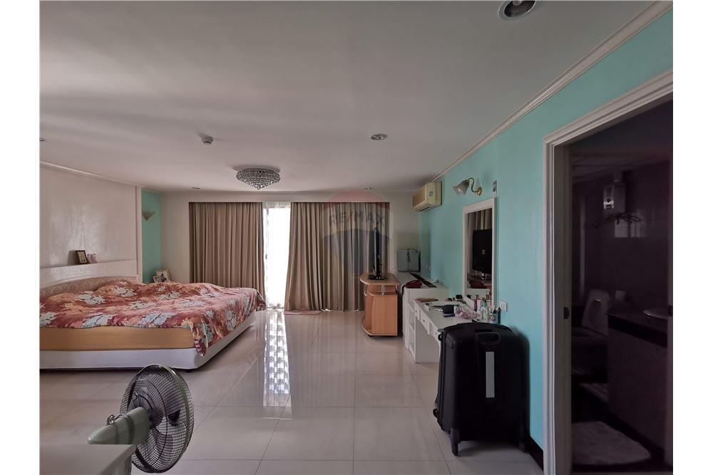 Condo on Sukhumvit Road Regent on the Park 1 for Sale and Rent