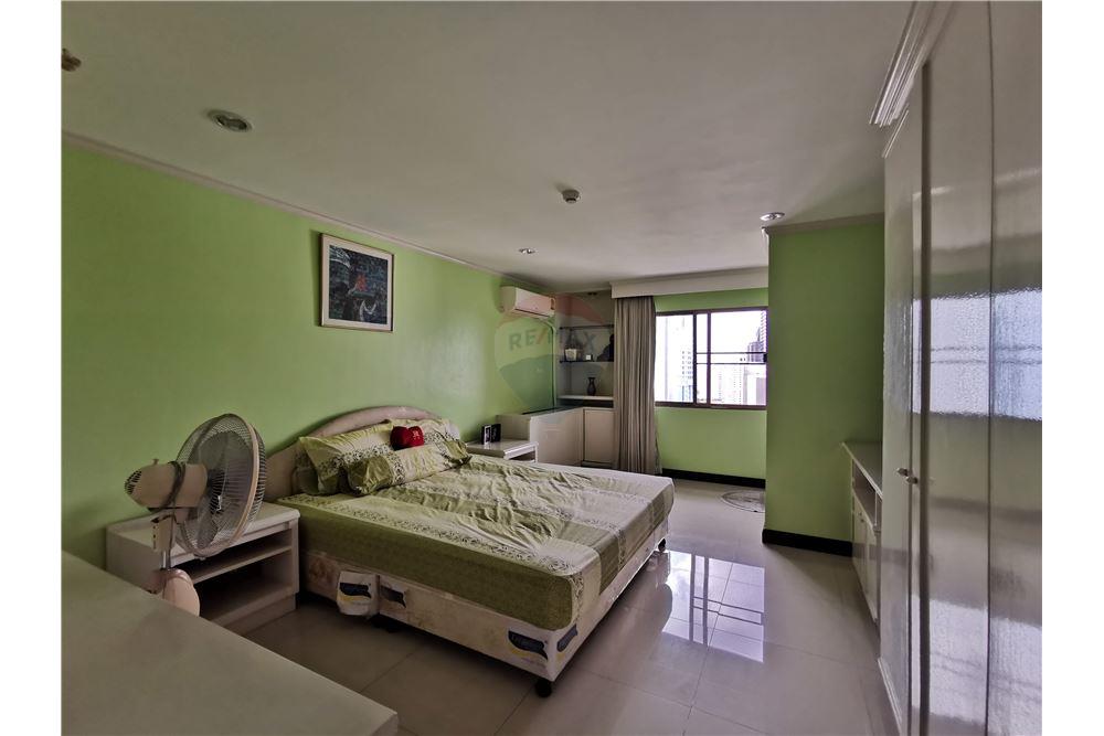 Condo Regent on the Park 1 on Sukhumvit Road for Sale and Rent