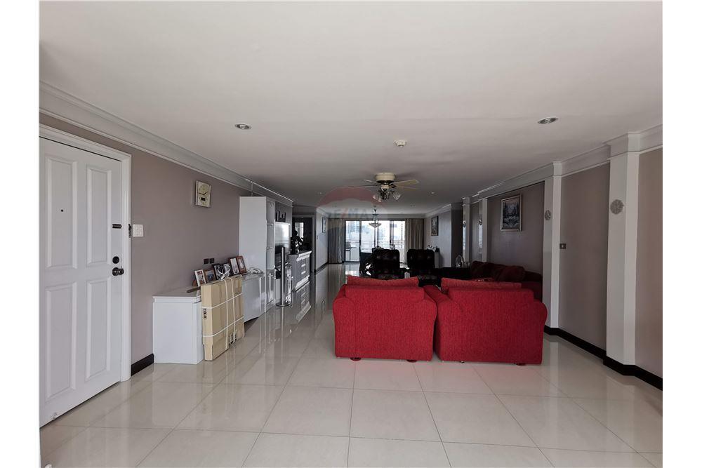 Condo Regent on the Park 1 for Sale and Rent on Sukhumvit Road