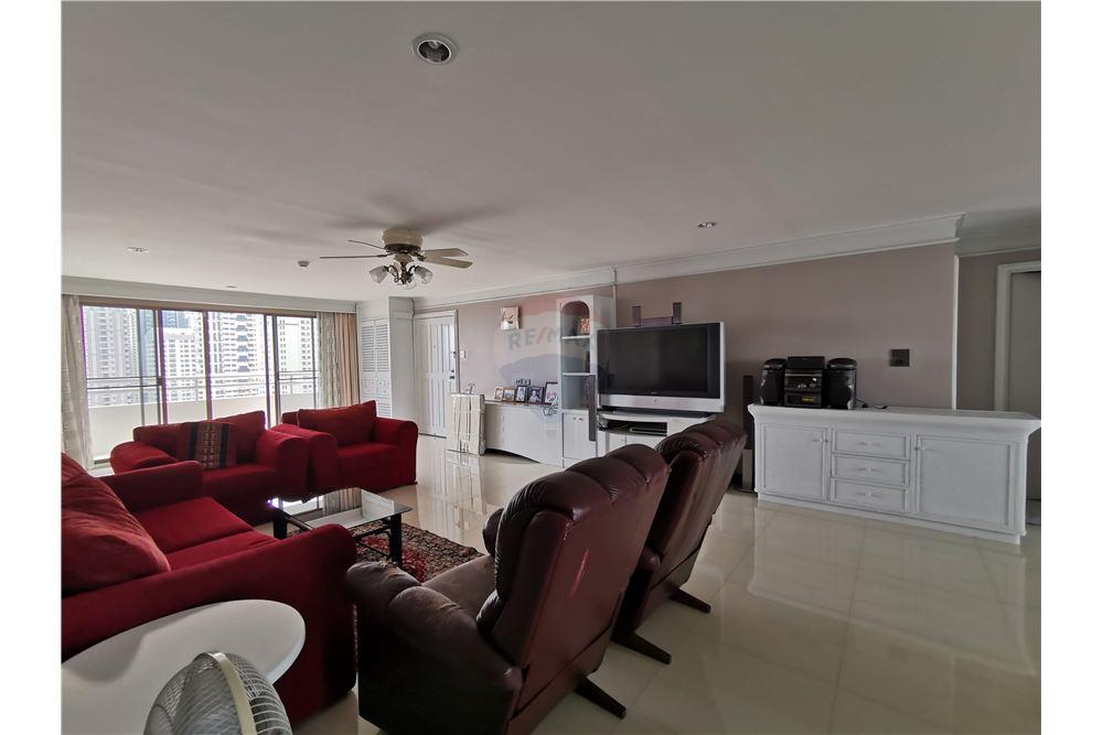 Condo on Sukhumvit Road Regent on the Park 1 for Sale and Rent