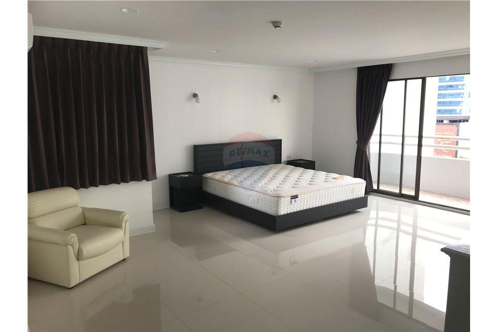 Condo Regent on the Park 1 on Sukhumvit Road for Sale and Rent