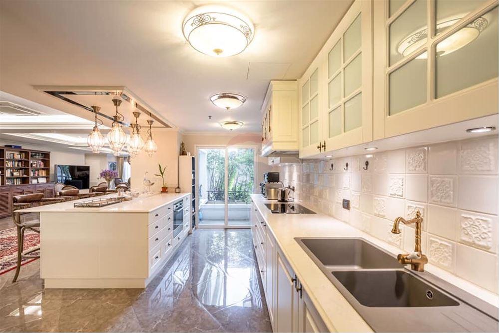 for Sale and rent Condo La Vie En Rose Place by National Union