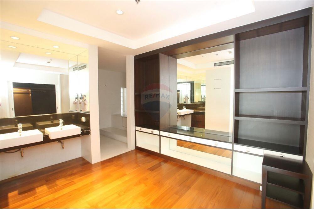 Royal Residence Park for Sale and Rent Condo