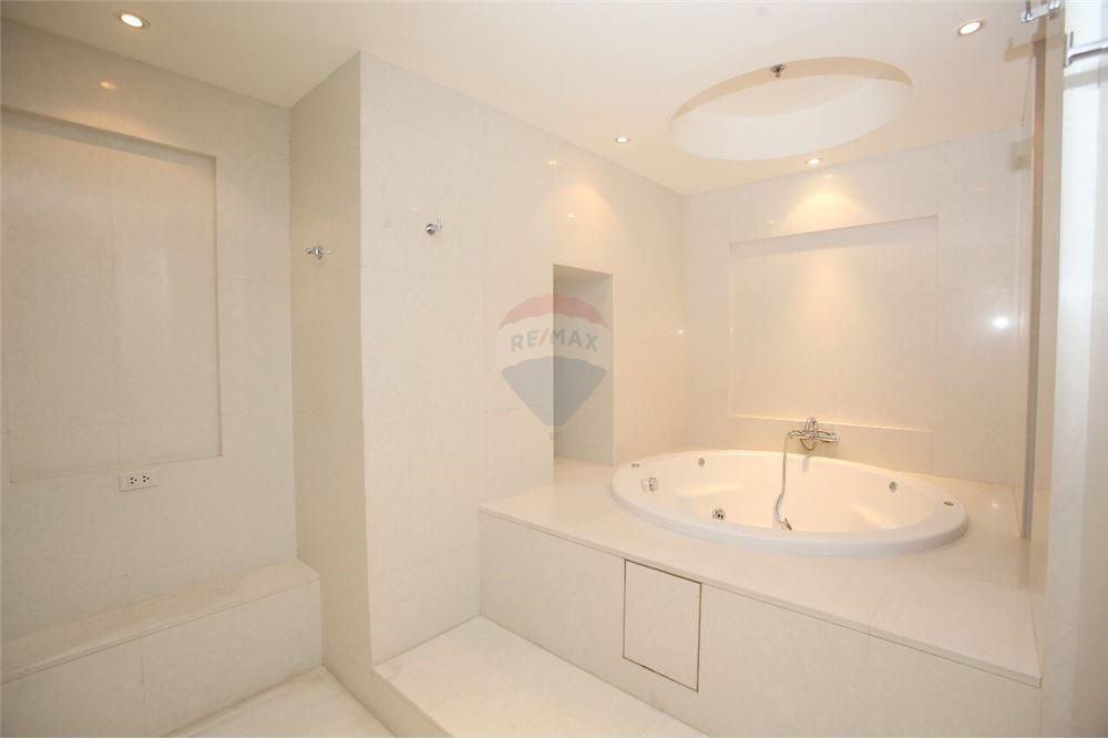 Condo Royal Residence Park for Sale and Rent