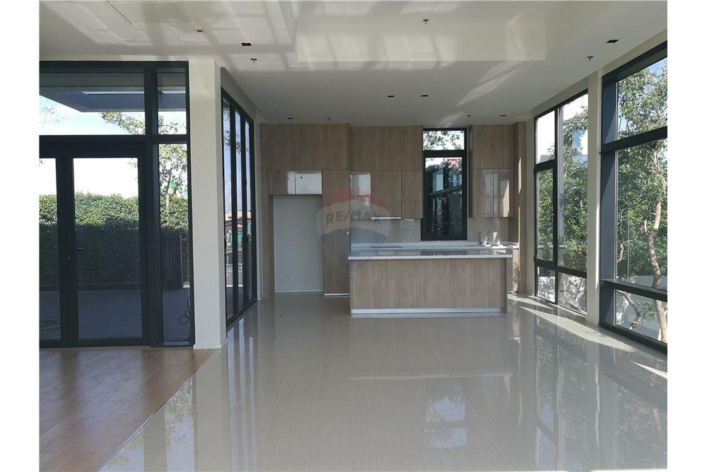 出售和出租 Condo Circle Living 原型