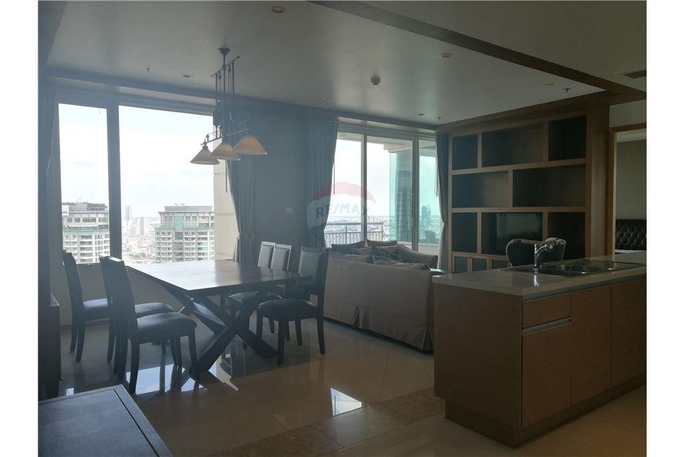 The Empire Place for Sale and Rent Condo