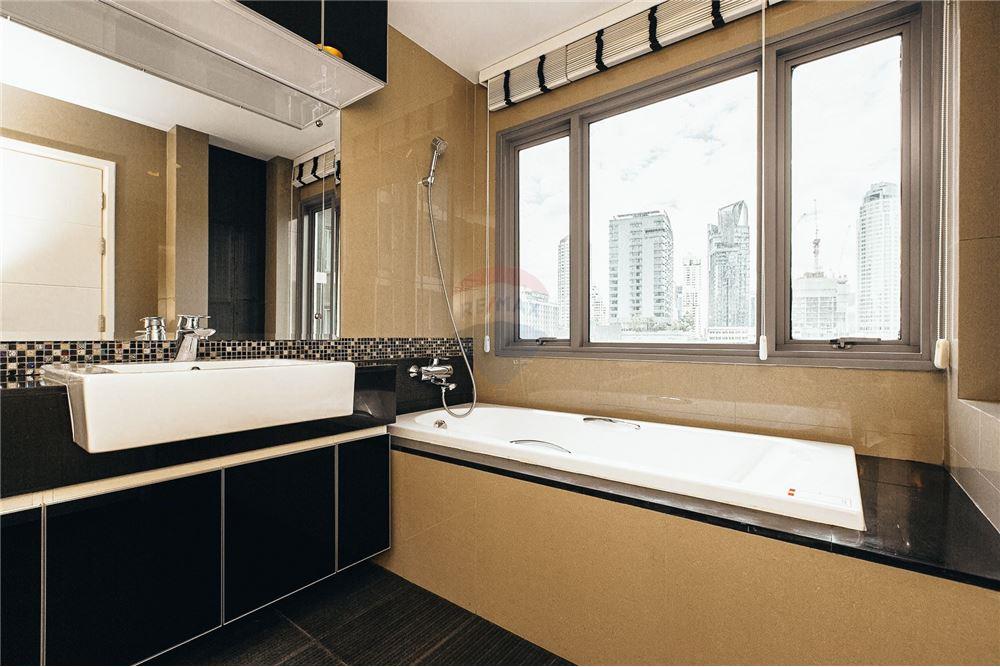 Condo The Crest Sukhumvit 34 for Sale and Rent