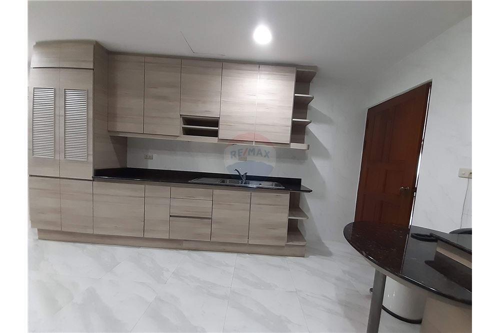 for Sale and Rent Condo G.P. Grande Tower