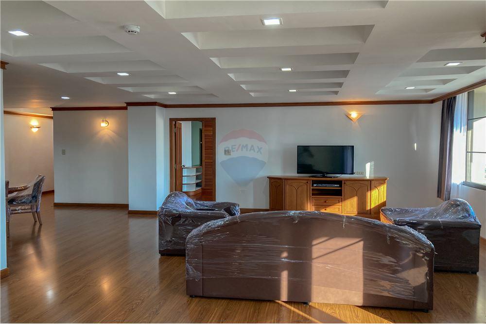Condo Acadamia Grand Tower for Sale and Rent