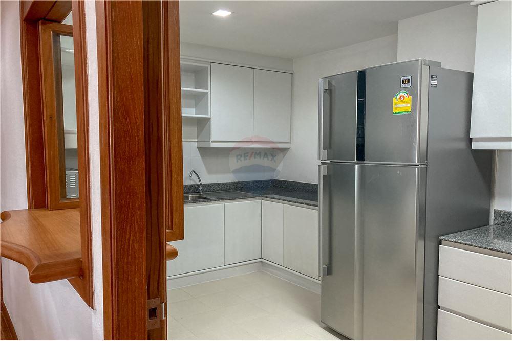 for Sale and Rent Condo Acadamia Grand Tower