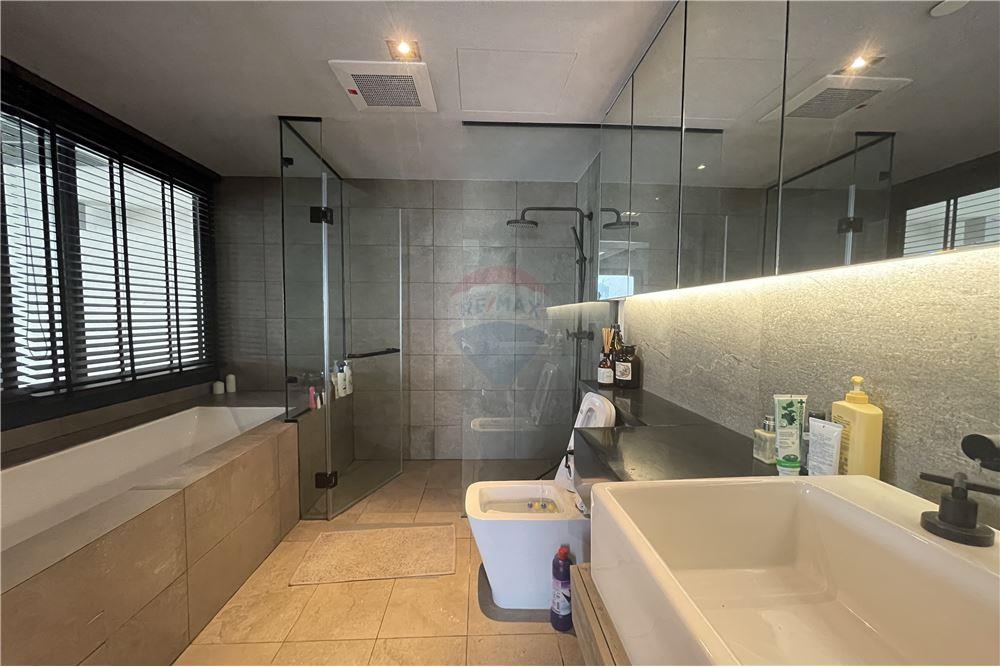 Condo The Lofts Asoke by Raimond Land for Sale and Rent