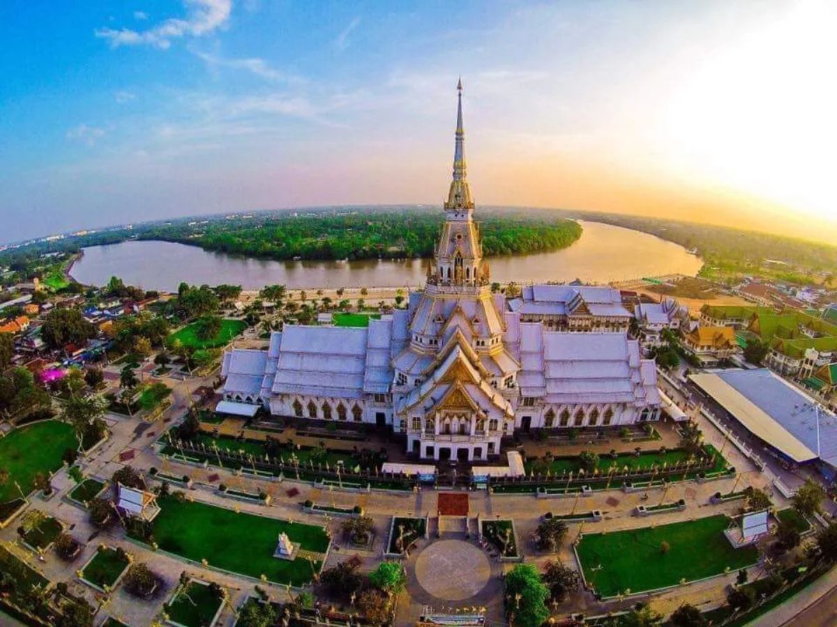 พระพิฆเนศองค์ใหญ่สีชมพู ณ วัดสมานรัตนาราม แหล่งศรัทธาและท่องเที่ยวสำคัญ