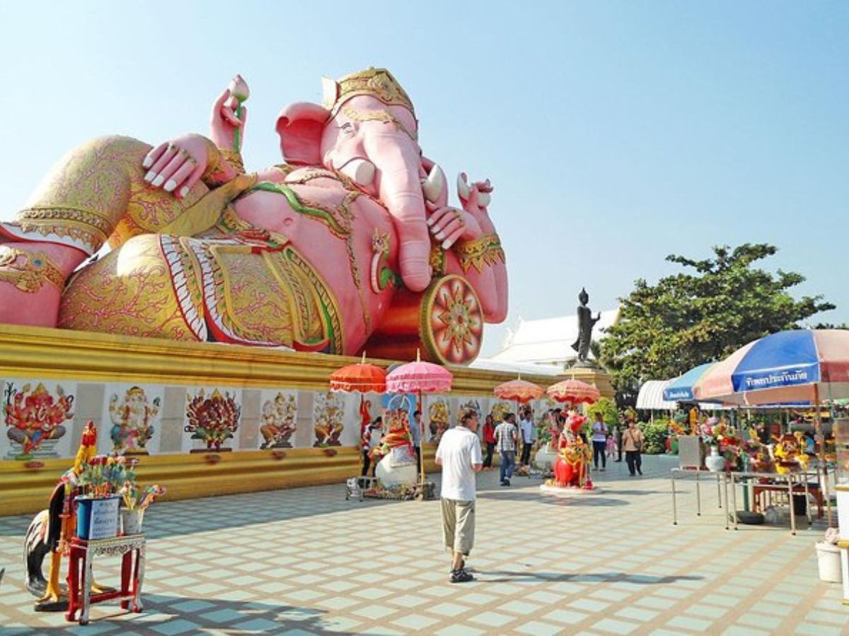 อาคารพาณิชย์สไตล์จีน-ไทยดั้งเดิม ในย่านเมืองเก่าของฉะเชิงเทรา