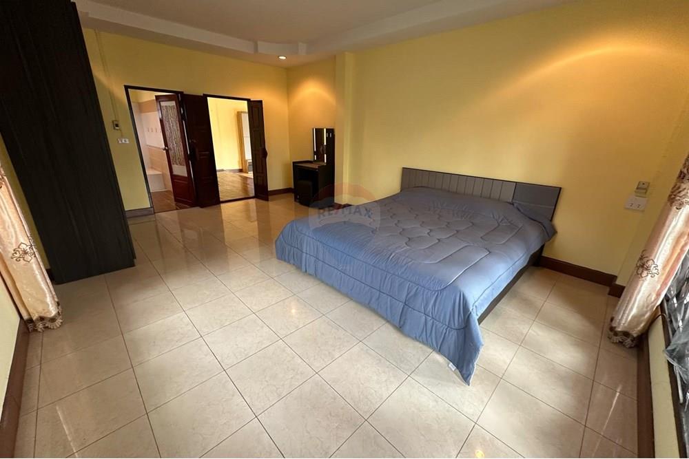  Luxury condo for rent in Zire Wongamat Pattaya

